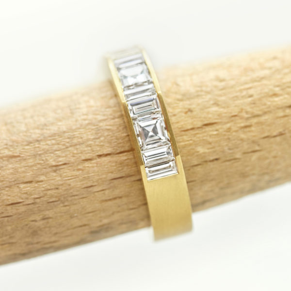 Unisex yellow gold diamond engagement ring
